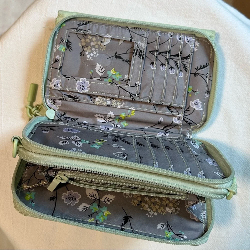 Compact Roomy Mint Green Phone Organize Vera Bradley ReActive RFID Wallet Clutch